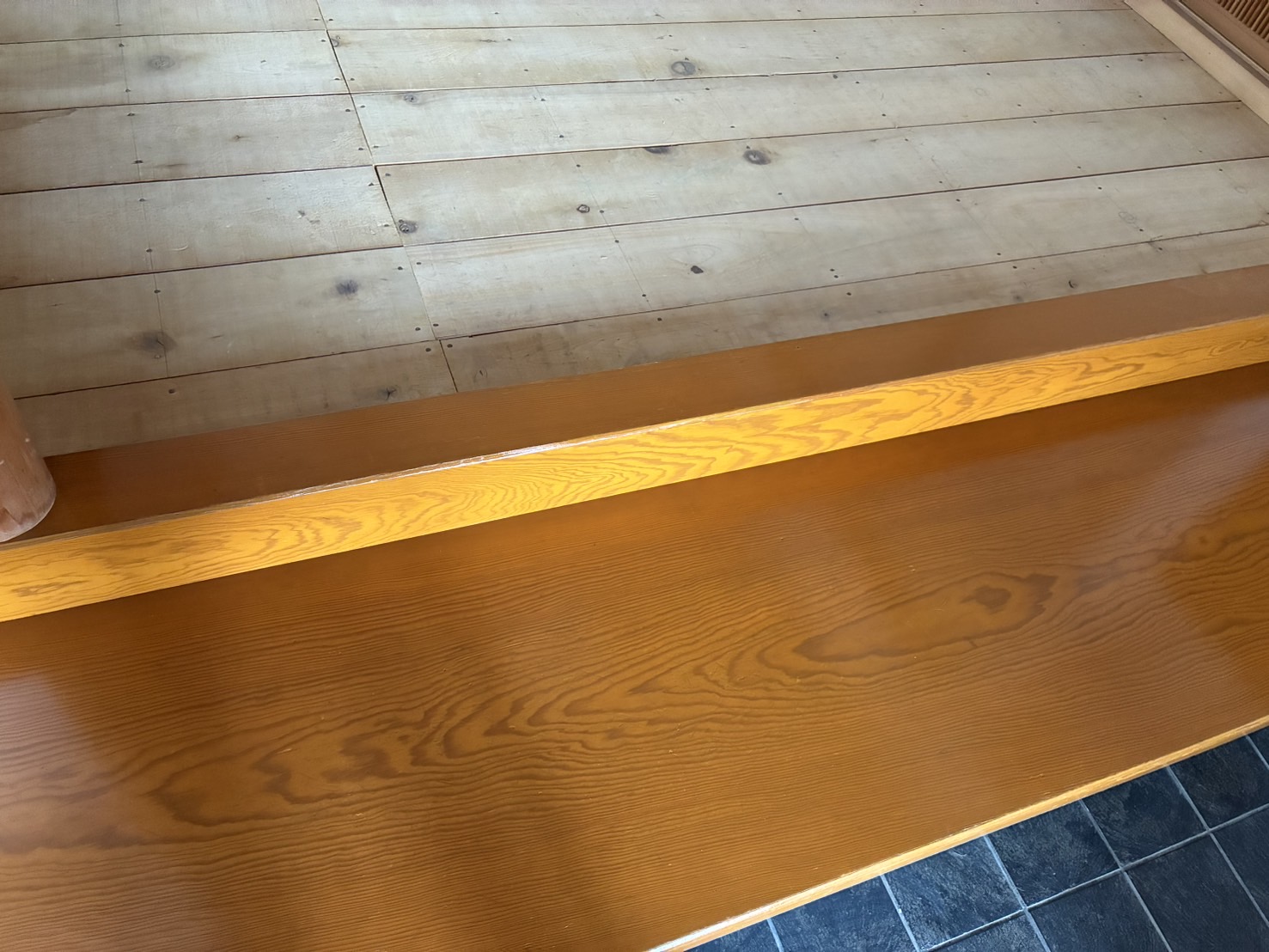 玄関框、式台の塗装！