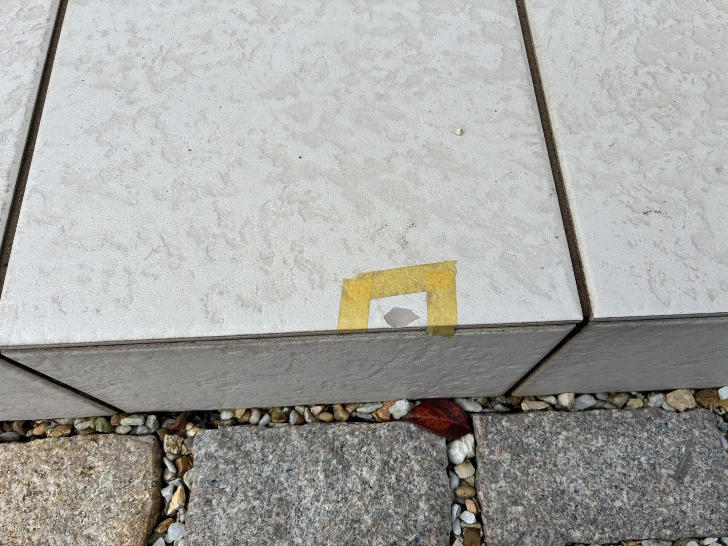 タイル欠けの補修