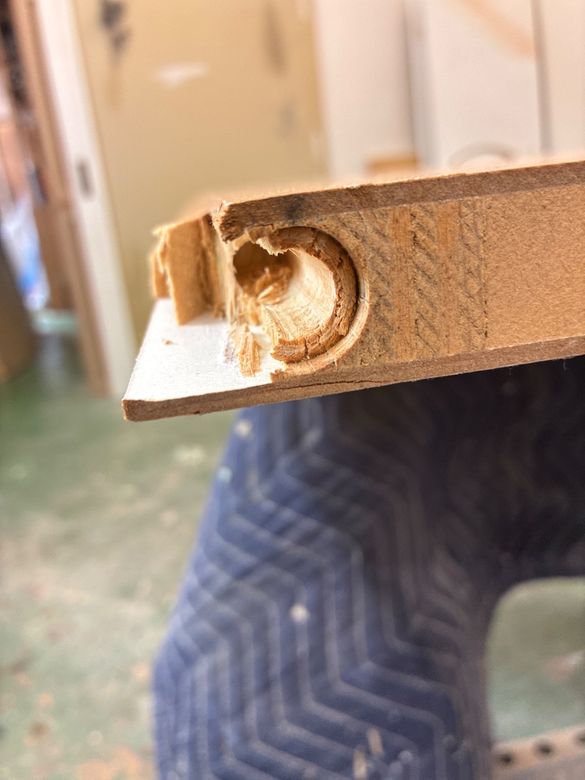 建具の角が大きく欠けた